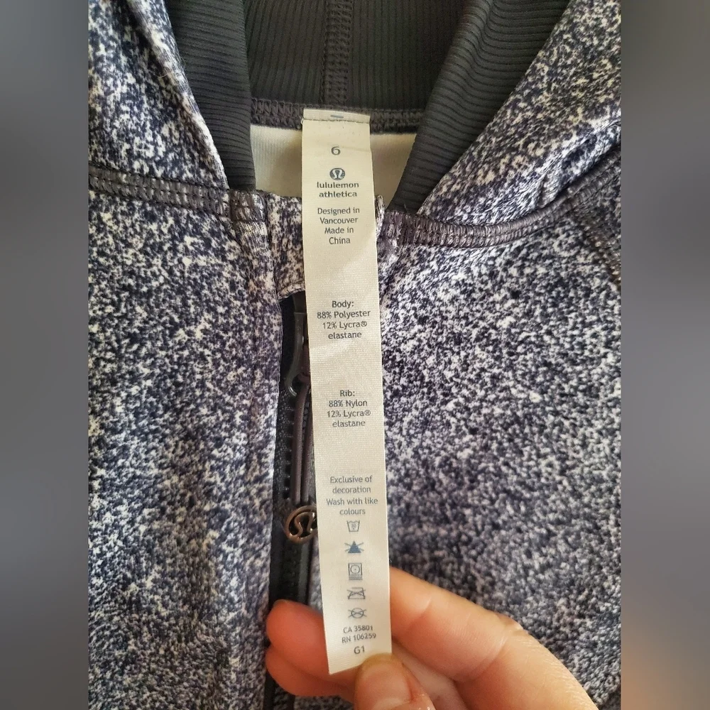 Lululemon Daily Practice Jacket Size 6 Rio Mist White Black Deep Coal Color